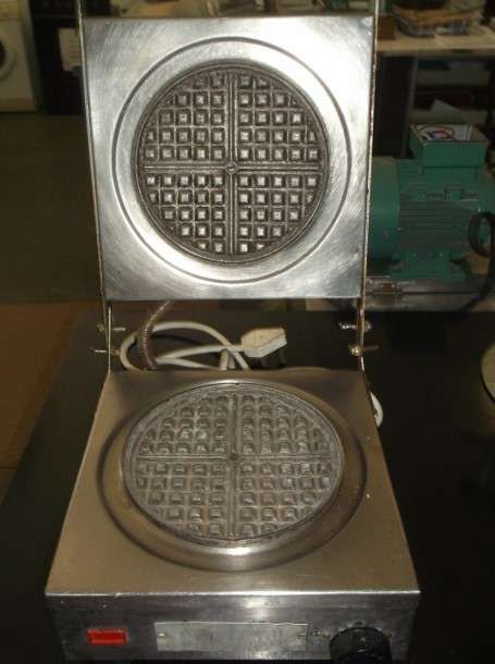CROYDEN WAFFLE TOASTER